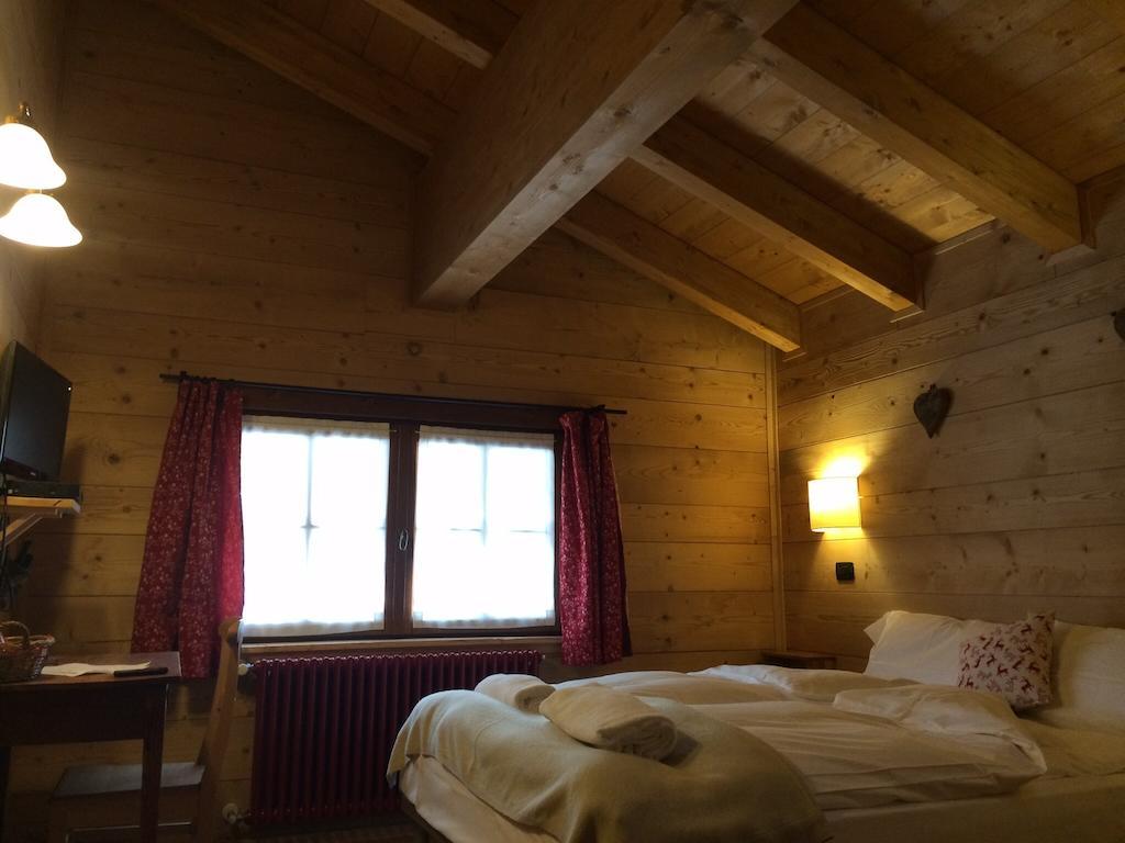B&B La Locanda Macugnaga Ruang foto